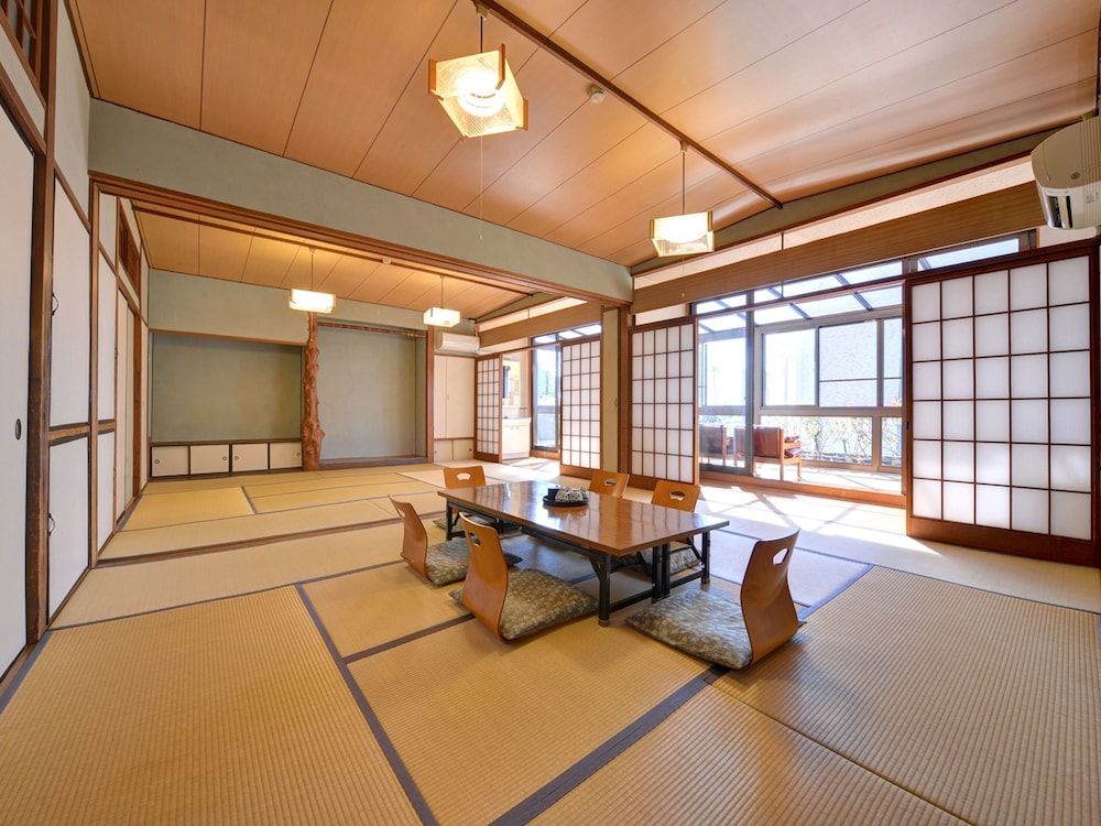 Traditional Room, Non Smoking - Photo 5