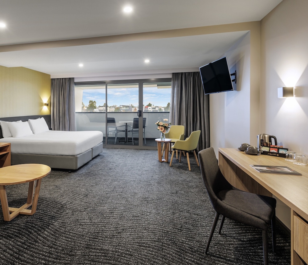 Superior Room, 1 King Bed, Balcony
