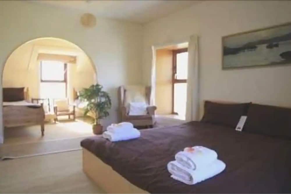 Quadruple Room (Room 6) photo 1