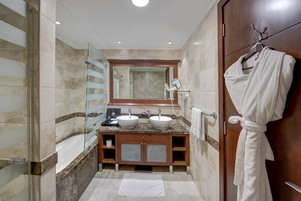 Deluxe Room (Twin) - Photo 9
