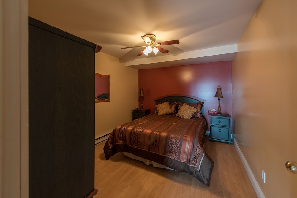 Chalet, 2 Bedrooms, Kitchen, Lake View photo 2