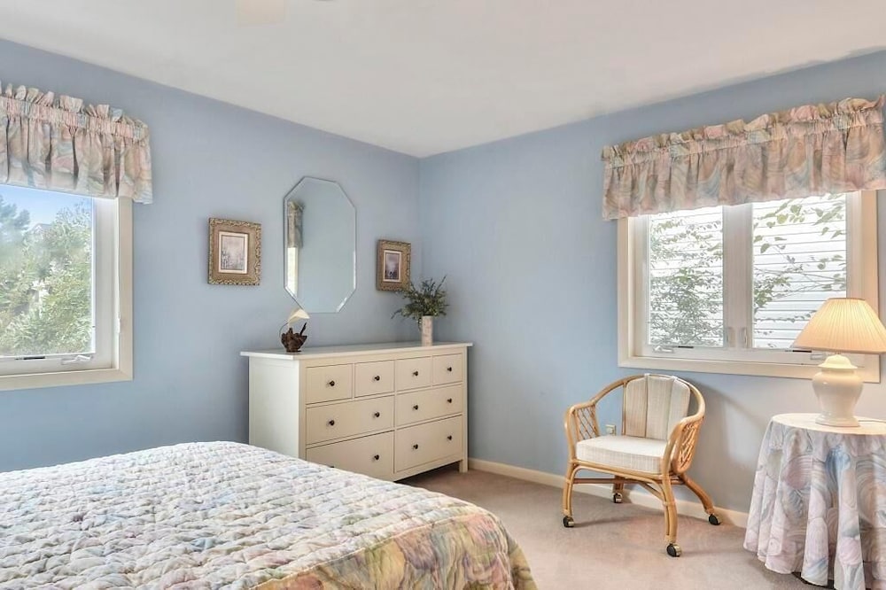 Townhome, Multiple Beds, Patio, Garden View photo 2