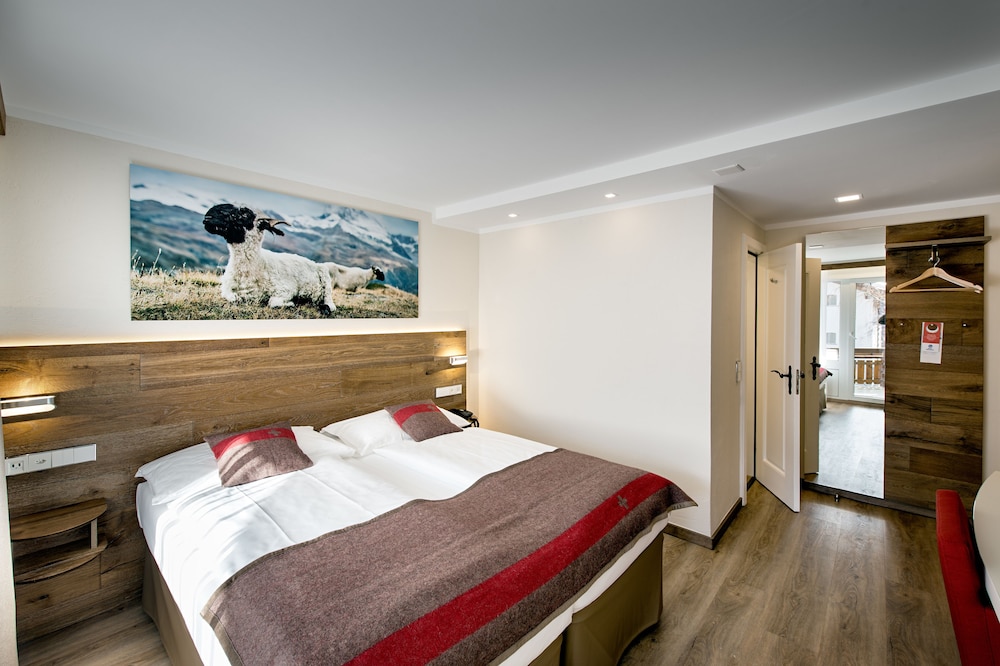 Classic Double or Twin Room, Mountain View - Photo 2