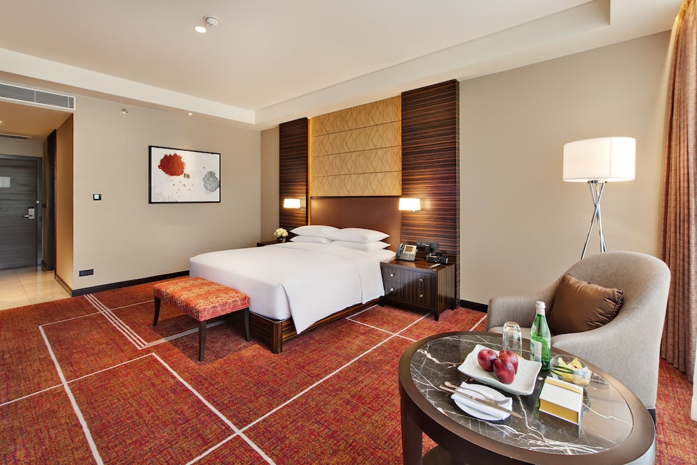 Deluxe Room, 1 King Bed photo 1