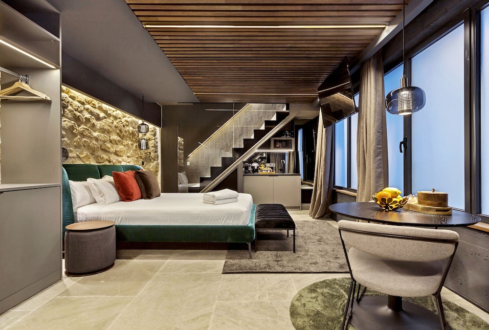 Executive Studio Suite