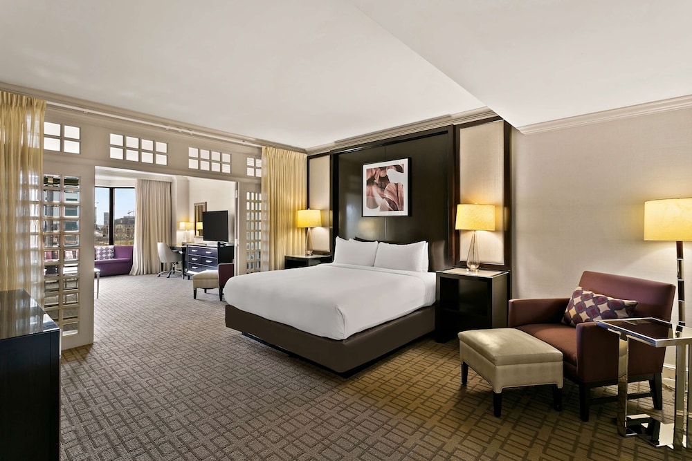 Superior Suite, 1 King Bed, Golf View (One Bedroom) - Photo 3