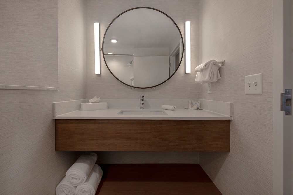 Business Room, 1 King Bed - Photo 10