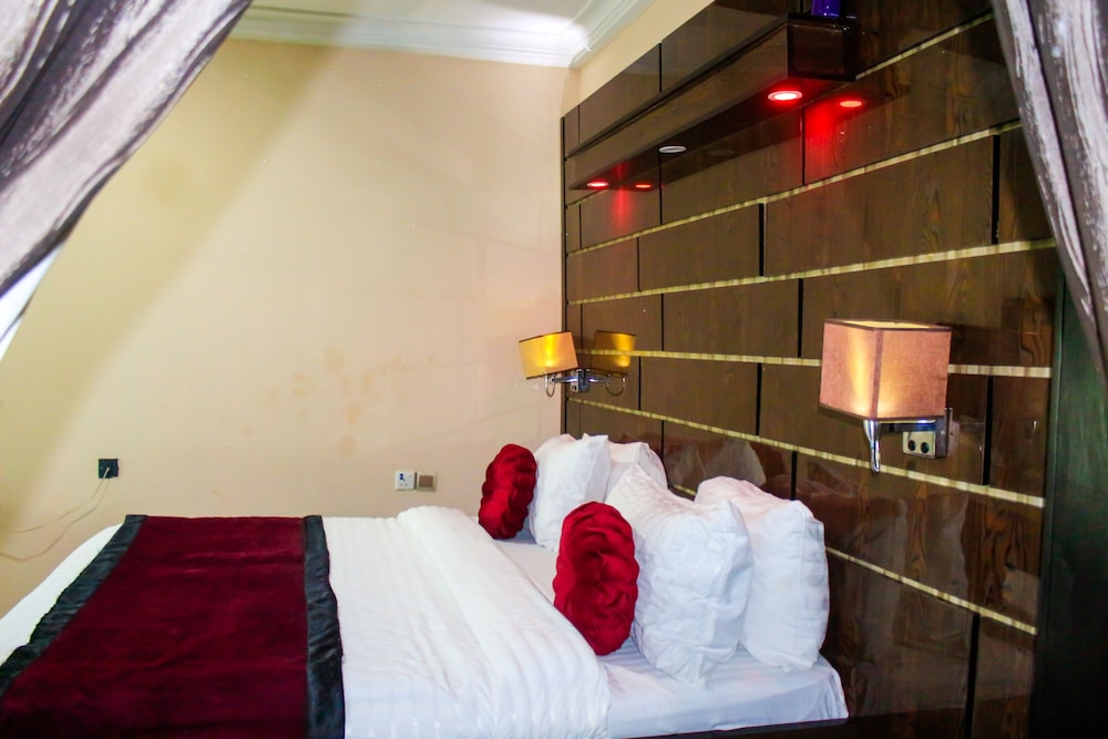 Room (Standard Deluxe) - Photo 1