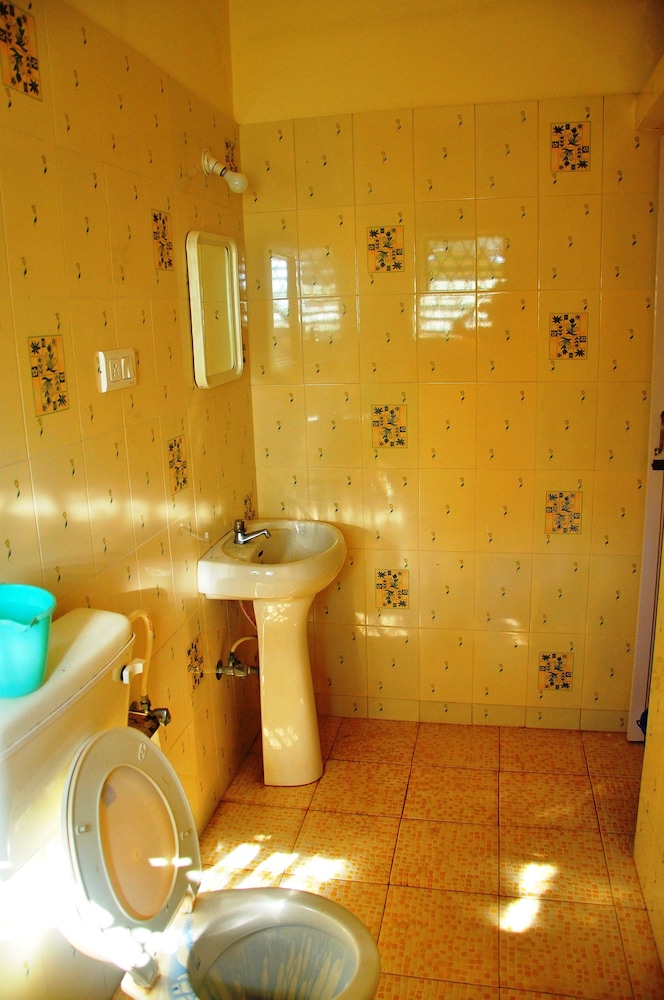 Deluxe Room, 1 Double Bed (No AC) photo 3