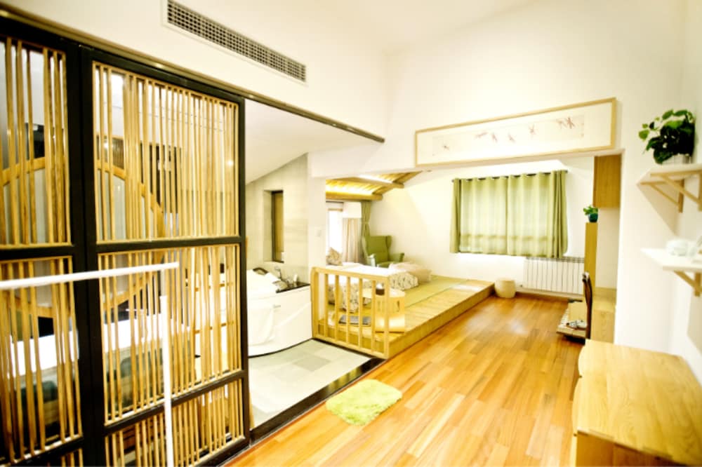 Suite with Mountain View