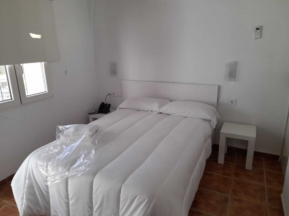 Basic Double Room Single Use photo 2