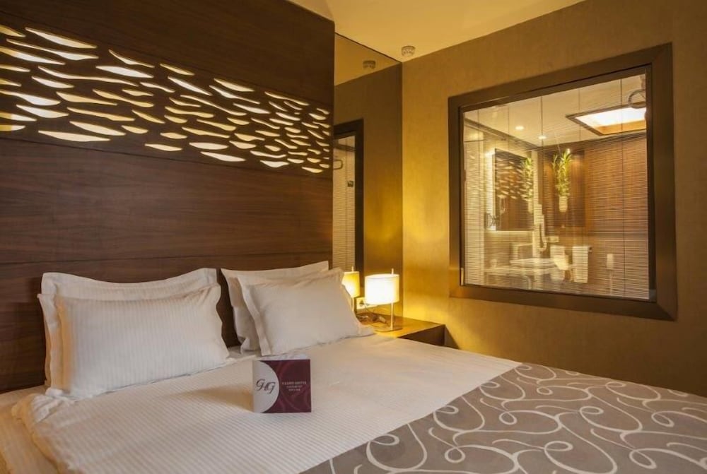 Grand Deluxe King Bed with Jacuzzi photo 1