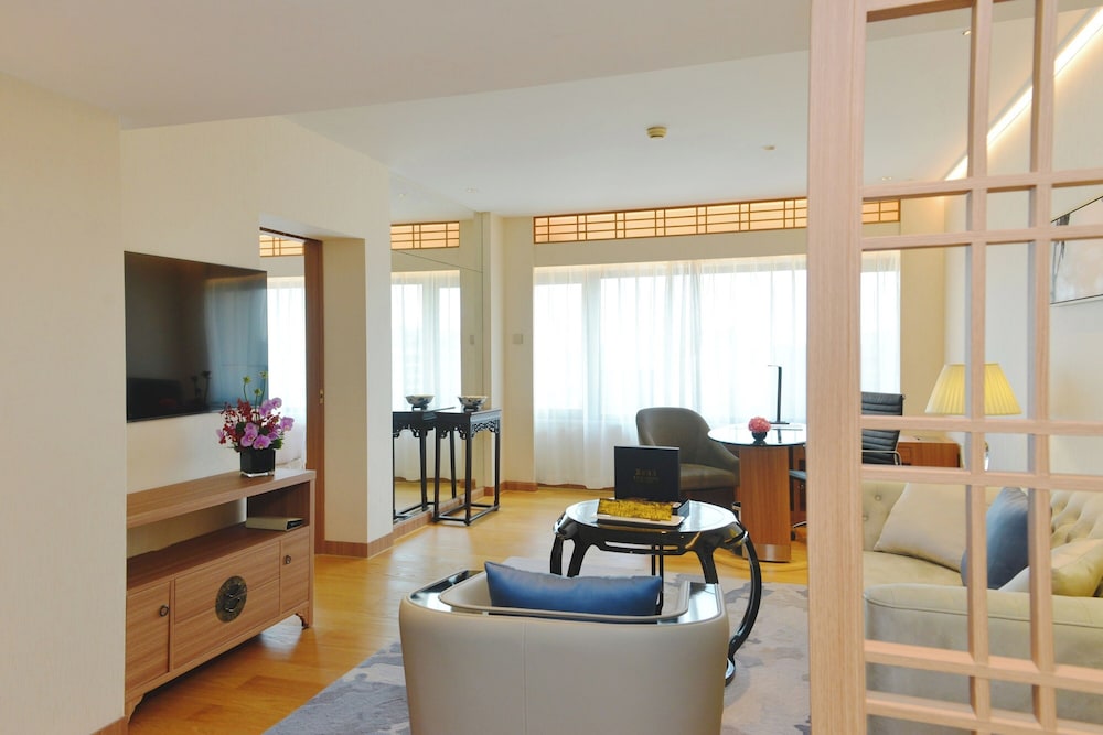 Kapok 66 King Bed Suite - Photo 5