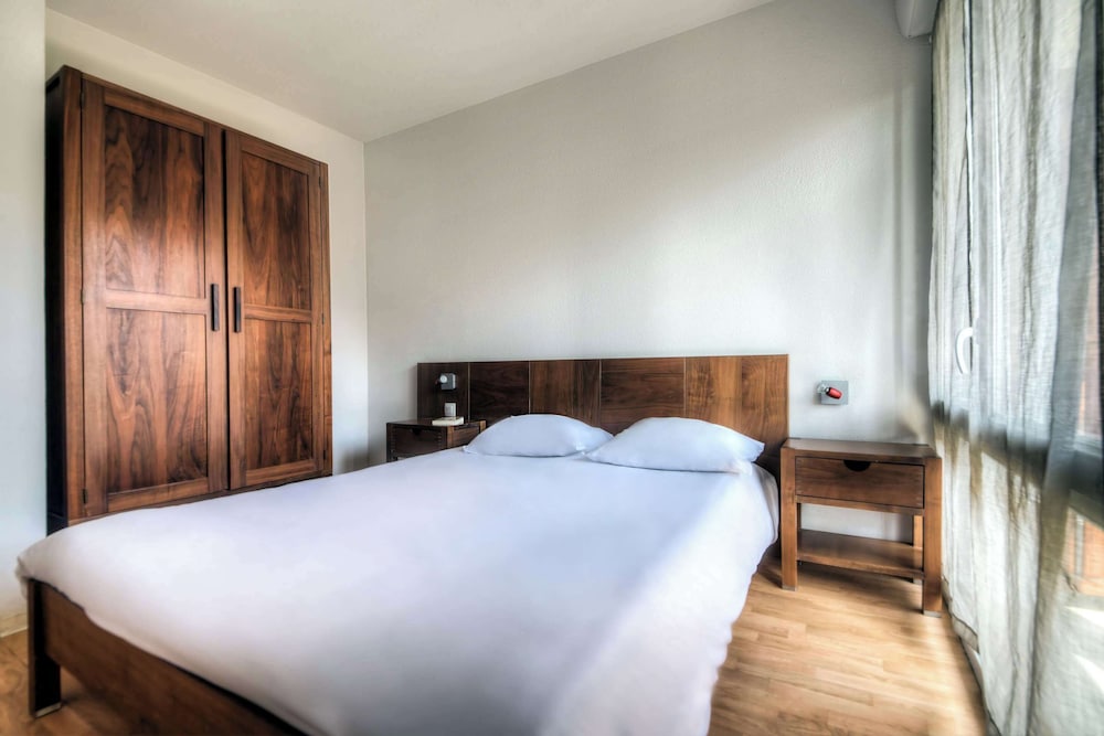 Standard Room, Non Smoking (1 Fullbed, & 2 Person Sofabed) photo 1