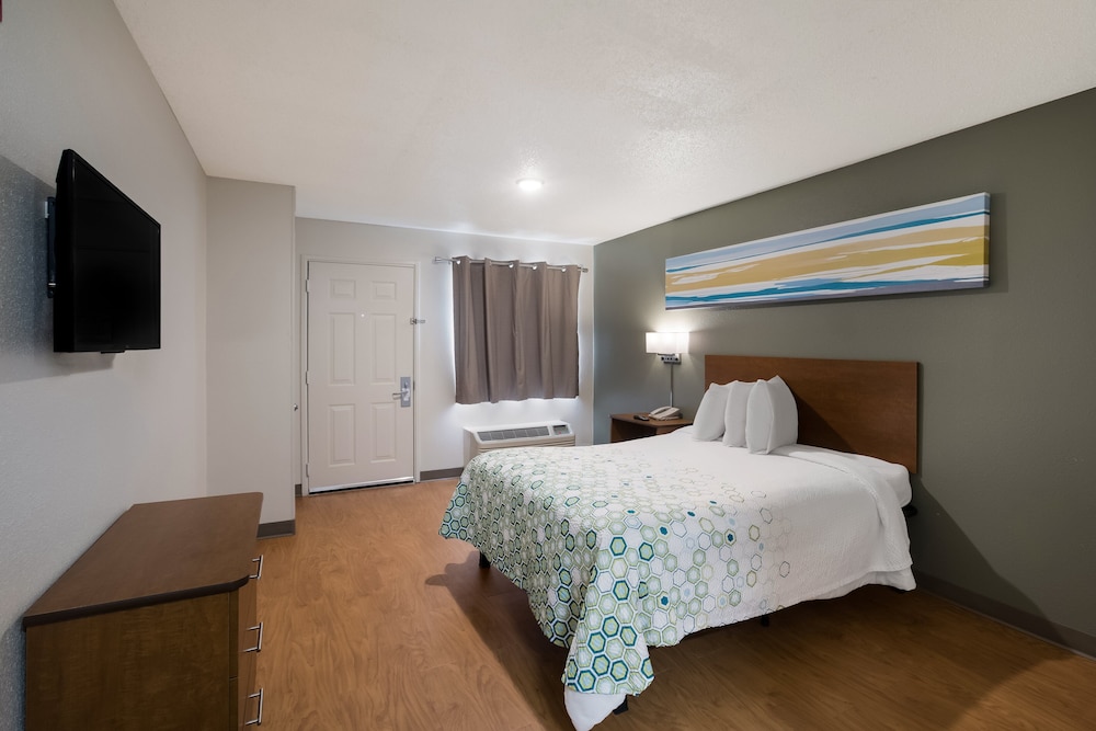 Suite, 1 King Bed, Non Smoking photo 3