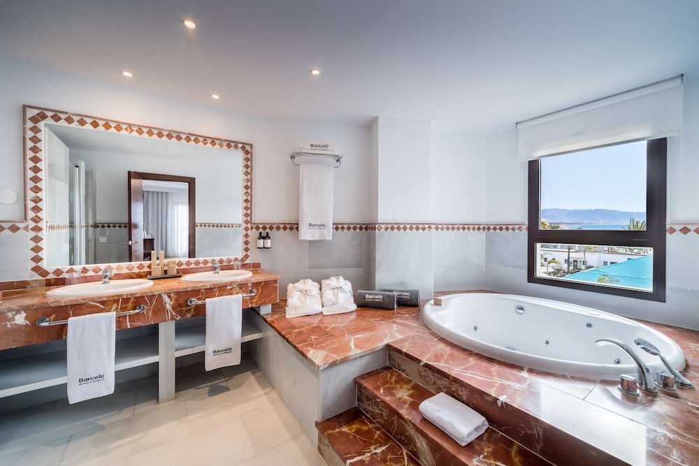 Family Suite - Photo 6