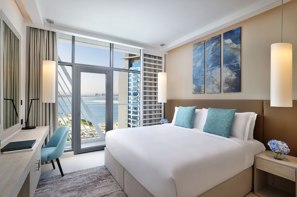 Superior 1 Bedroom Sea View Apartment with Balcony,Executive Lounge Access,Free DXB Airport Transfer photo 2