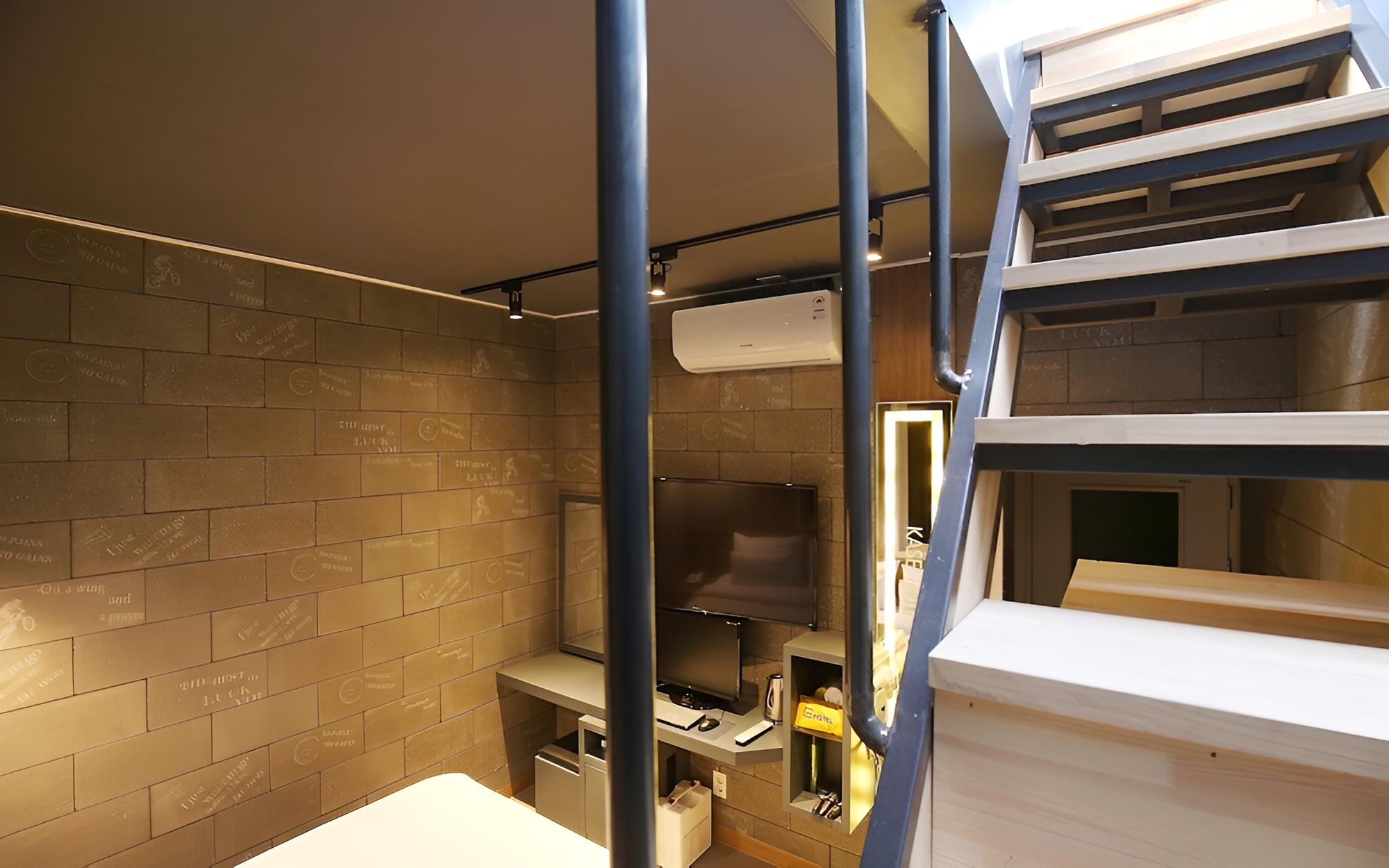 Room (Luxury (Rooftop Air Purifier Netflix ) photo 1