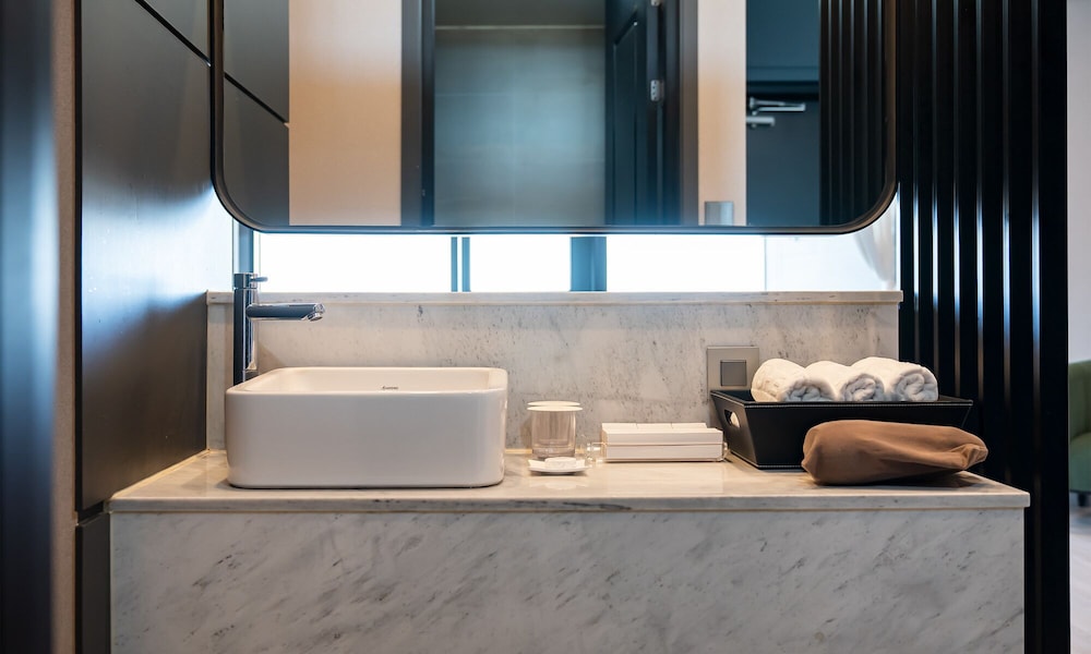 Suite - Photo 21