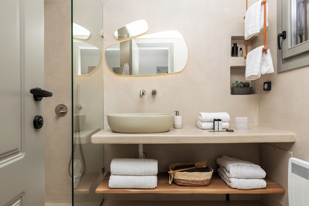 Suite with Pool Access photo 2