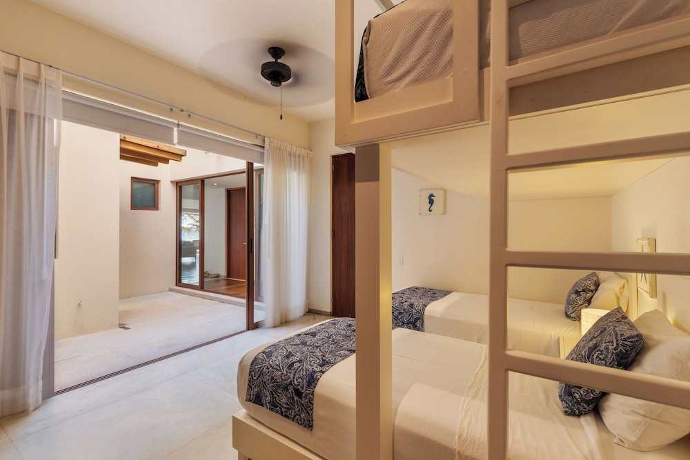 Villa, 3 Bedrooms, Beachfront (3 Bedroom) photo 2