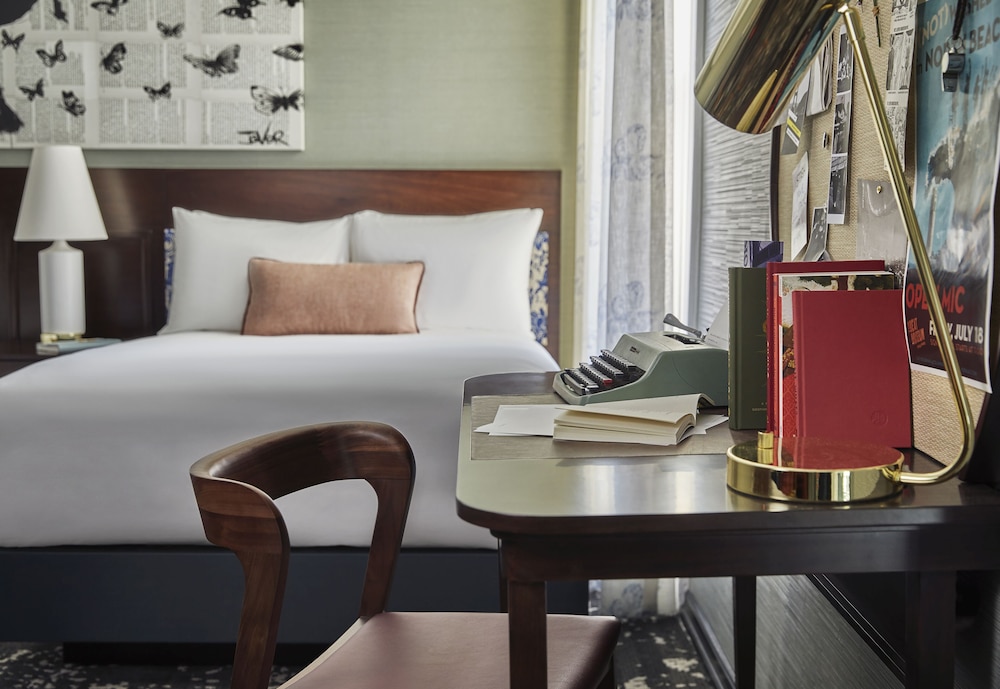 Premier Room, 1 King Bed - Photo 6