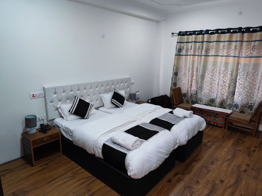 Deluxe Room - Photo 4