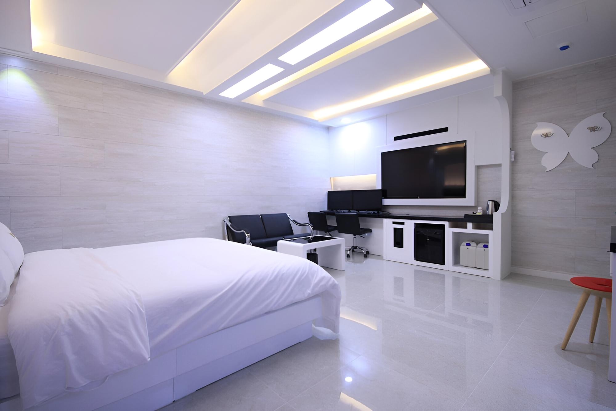 Room (Special Room (Free Netflix available)) - Photo 5