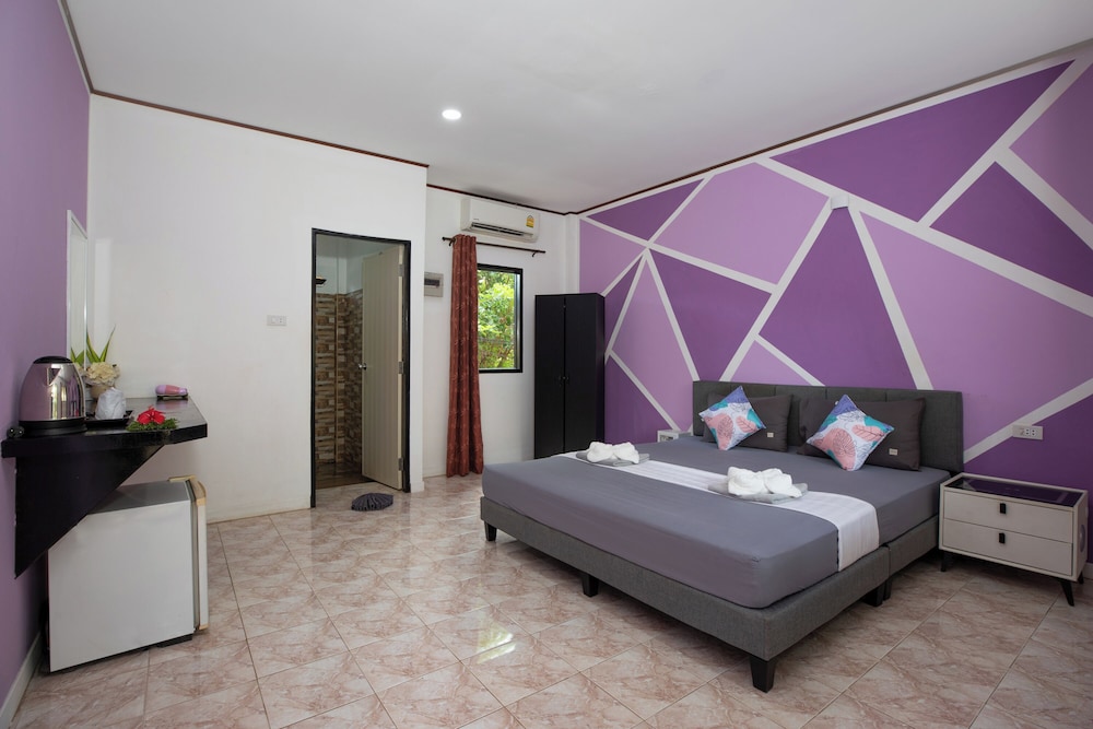 KING BUNGALOW WITH BALCONY