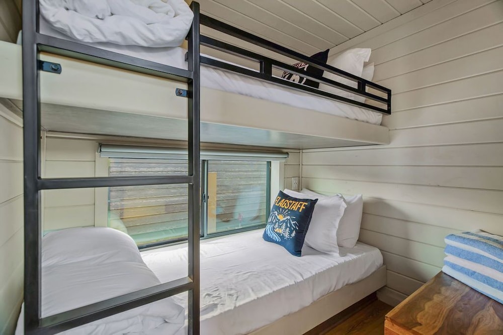 Cabin photo 2