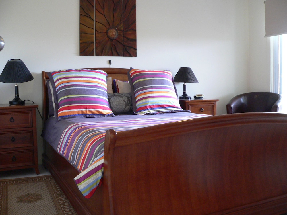 Family House, 4 Bedrooms, Beachside photo 2