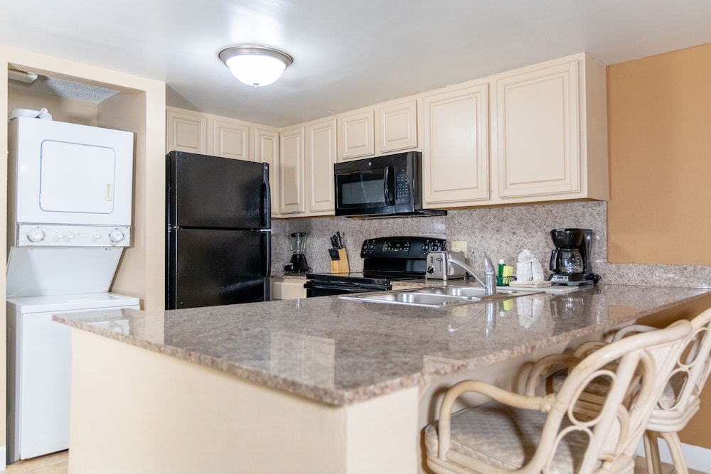 Suite, 2 Bedrooms (at the Oaks) - Photo 8