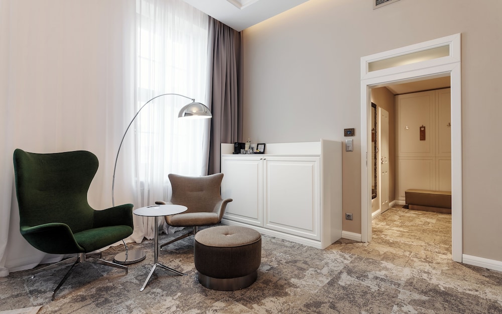 Executive Double Room, Bathtub - Photo 5