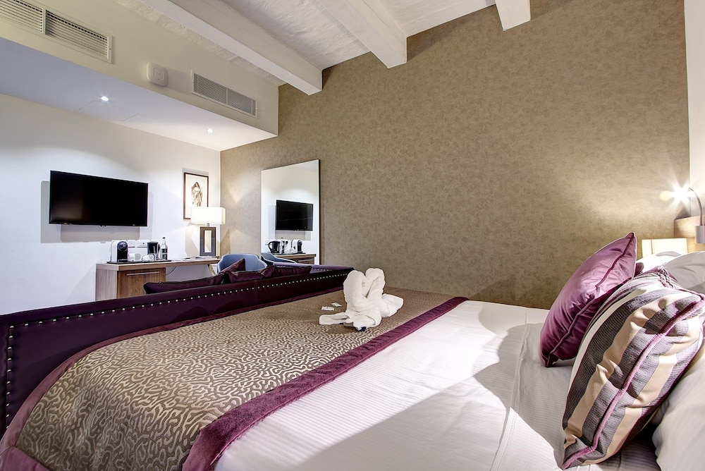 Triple Room (2x Twin Beds on Request Only) photo 2