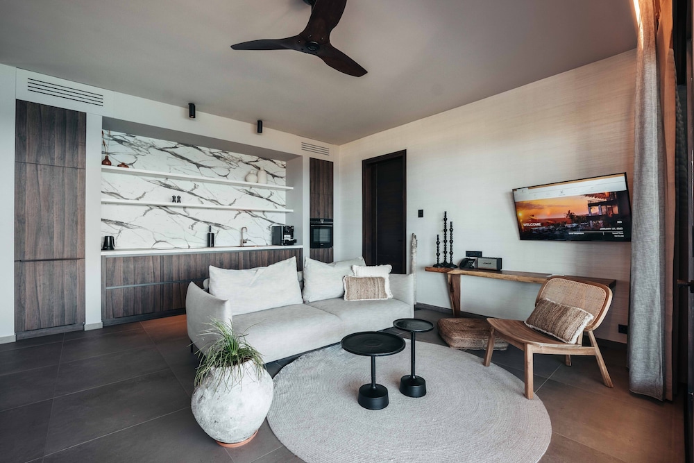 Luxury Penthouse, 2 Bedrooms, Sea View thumbnail 5