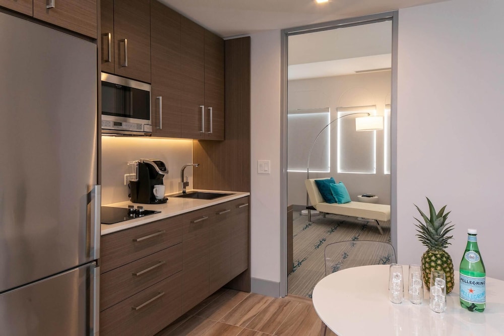 Room (NEW PROPERTY walking distance to Cruz)