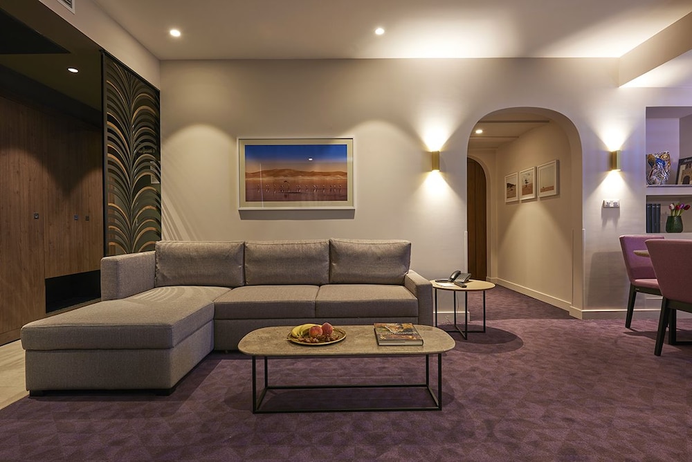 Suite, 1 Bedroom (M) photo 1