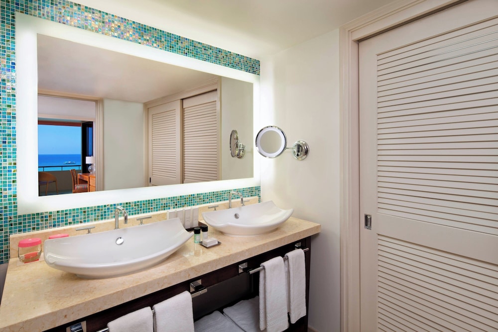 Mailani Tower Ocean Suite 1 Bedroom, Mobility/Hearing Accessible, Oceanfront