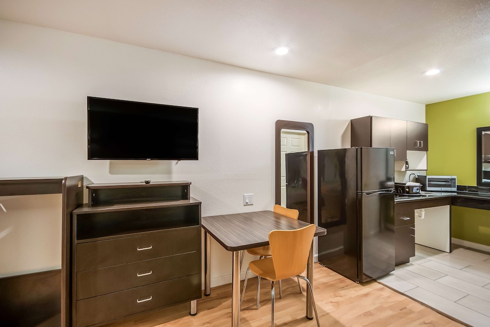 Deluxe Room, 2 Queen Beds, Non Smoking, Kitchenette - Photo 8