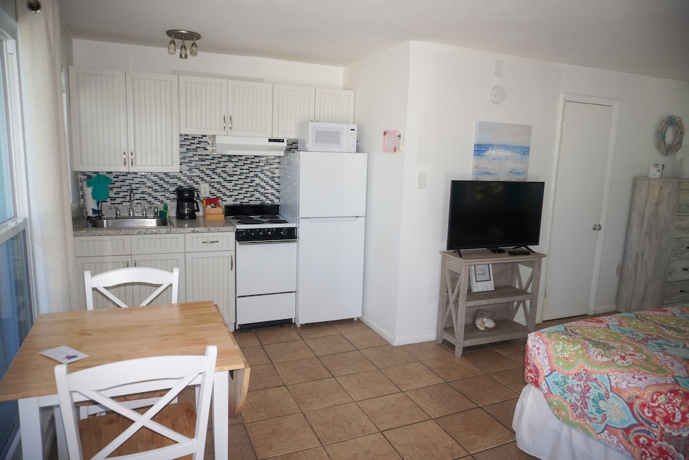 King Waterview with Private Balcony, No Pets Allowed photo 2