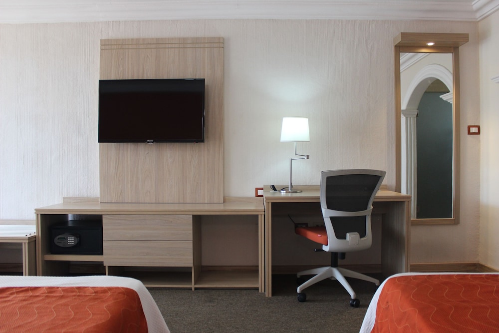 Standard Room, 2 Double Beds photo 3