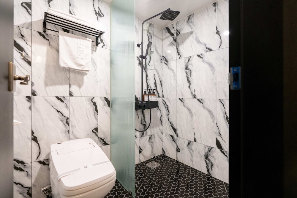 Premium Room - Photo 9