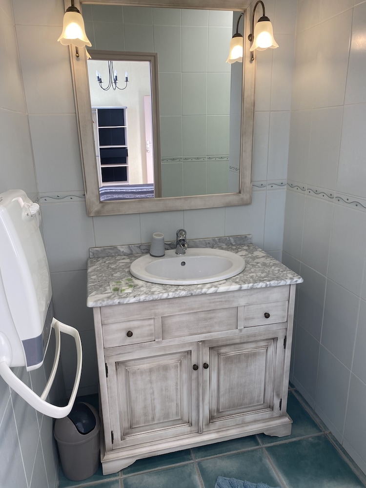 Standard Double Room, Ensuite - Photo 8