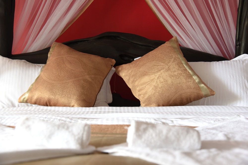 Suite, 1 Queen Bed (Savannah) photo 3