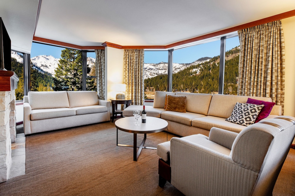 Deluxe Suite, Fireplace, Valley View - Photo 2