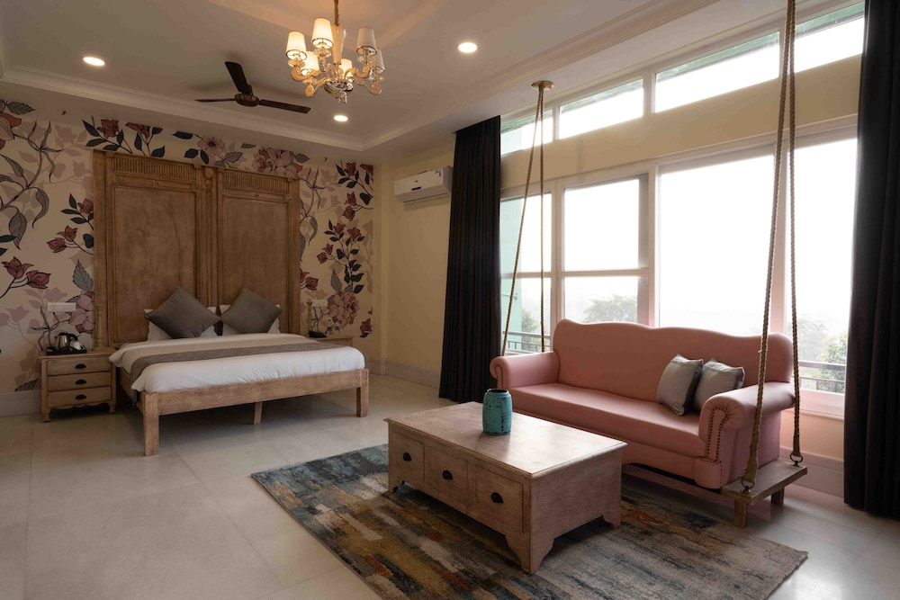 Suite Room - Photo 5