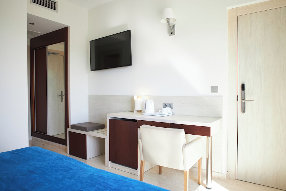 Superior Triple Room photo 3