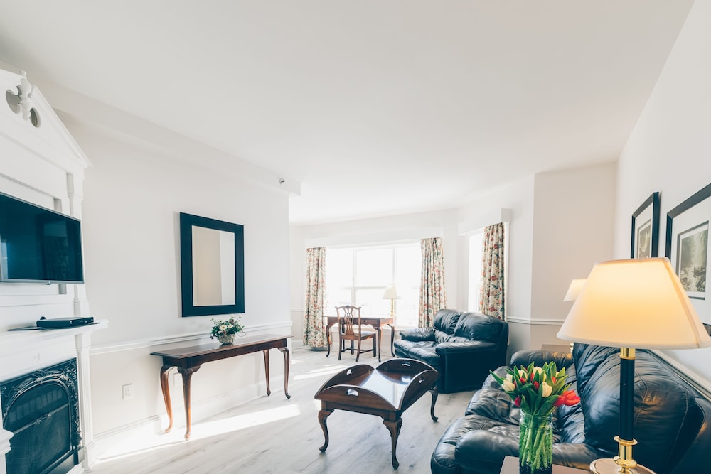 Executive Suite, 1 King Bed, Harbor View photo 3