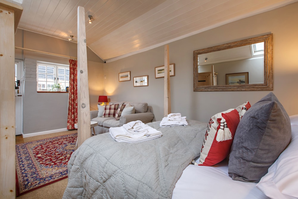 Classic Double Room, Ensuite, Courtyard View (Boat House) photo 2