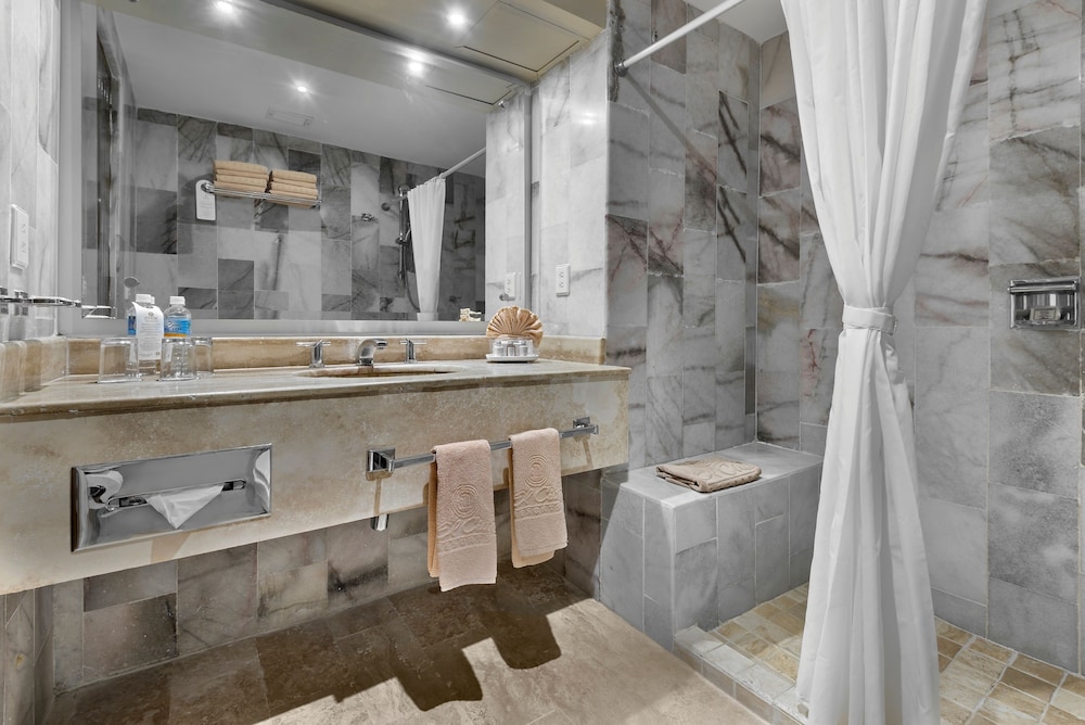 1 Bedroom Suite - Photo 3